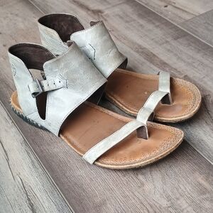 Merrell Women's Sandals in Gray and Tan